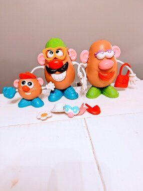 VTG 1983 Hasbro Meet Mr Potato Head Funny Faced Family Baby Mama Accessories